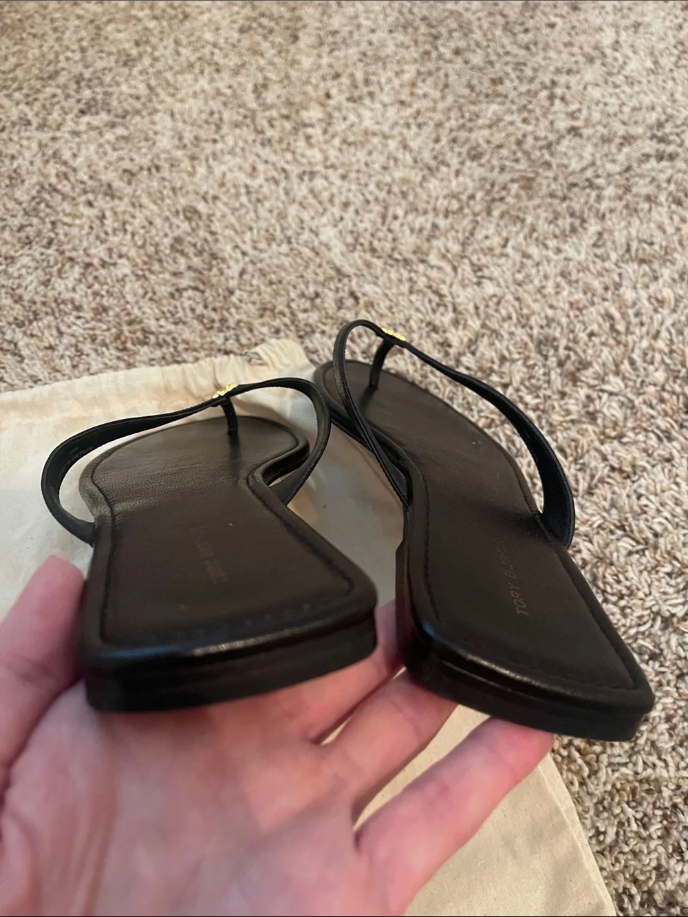 Tory Burch Black Leather Logo Thong Sandals with Gold Emblem - Picture 4 of 7